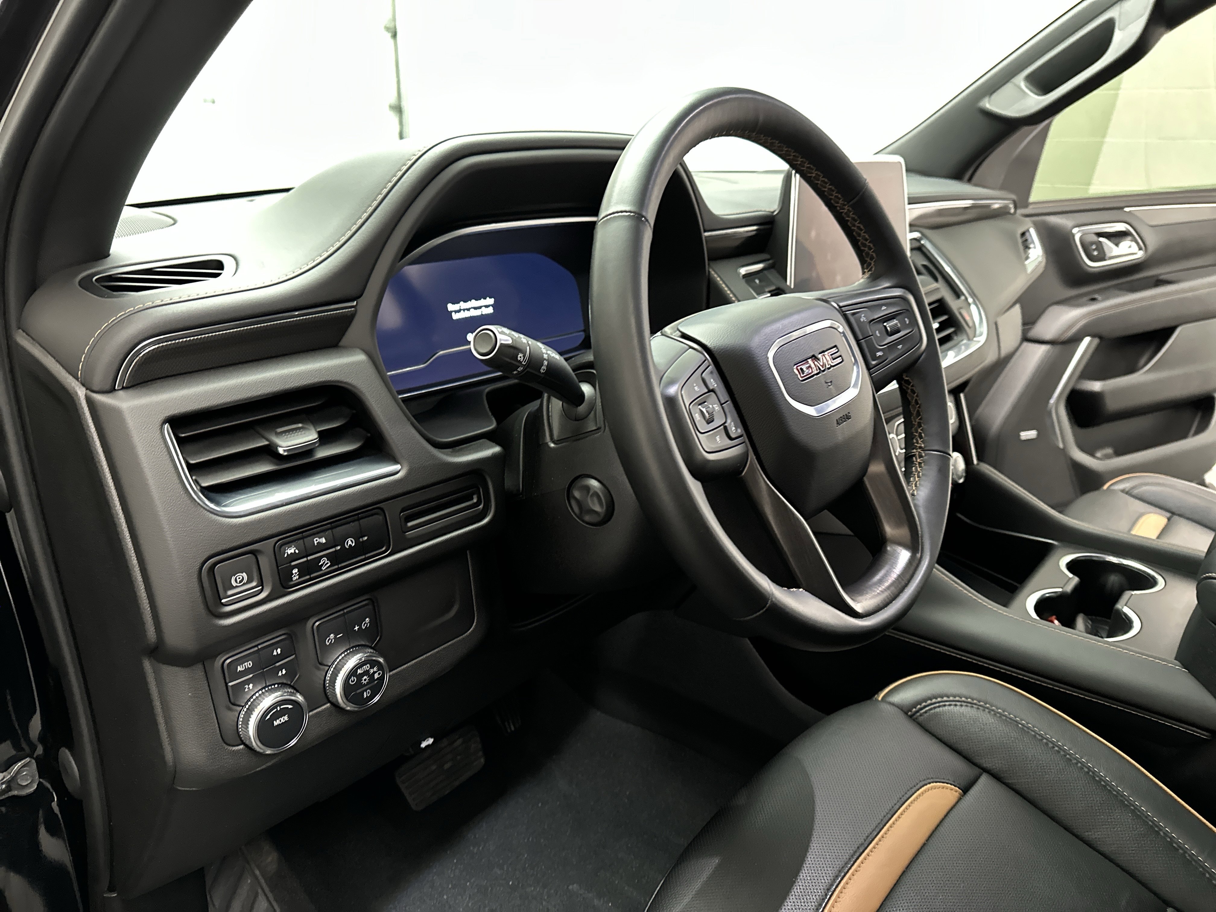 Used 2023 GMC Yukon XL AT4 image 17