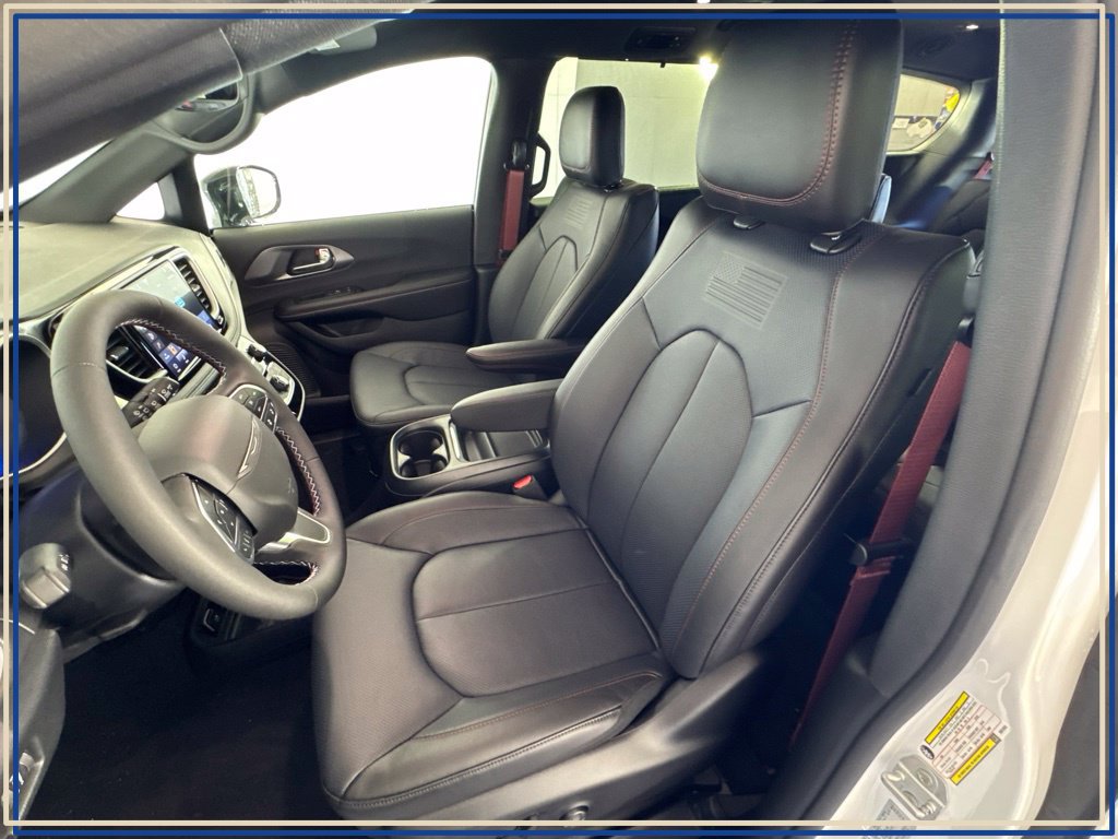 New 2027 Chrysler Pacifica Select AWD/4WD image 24