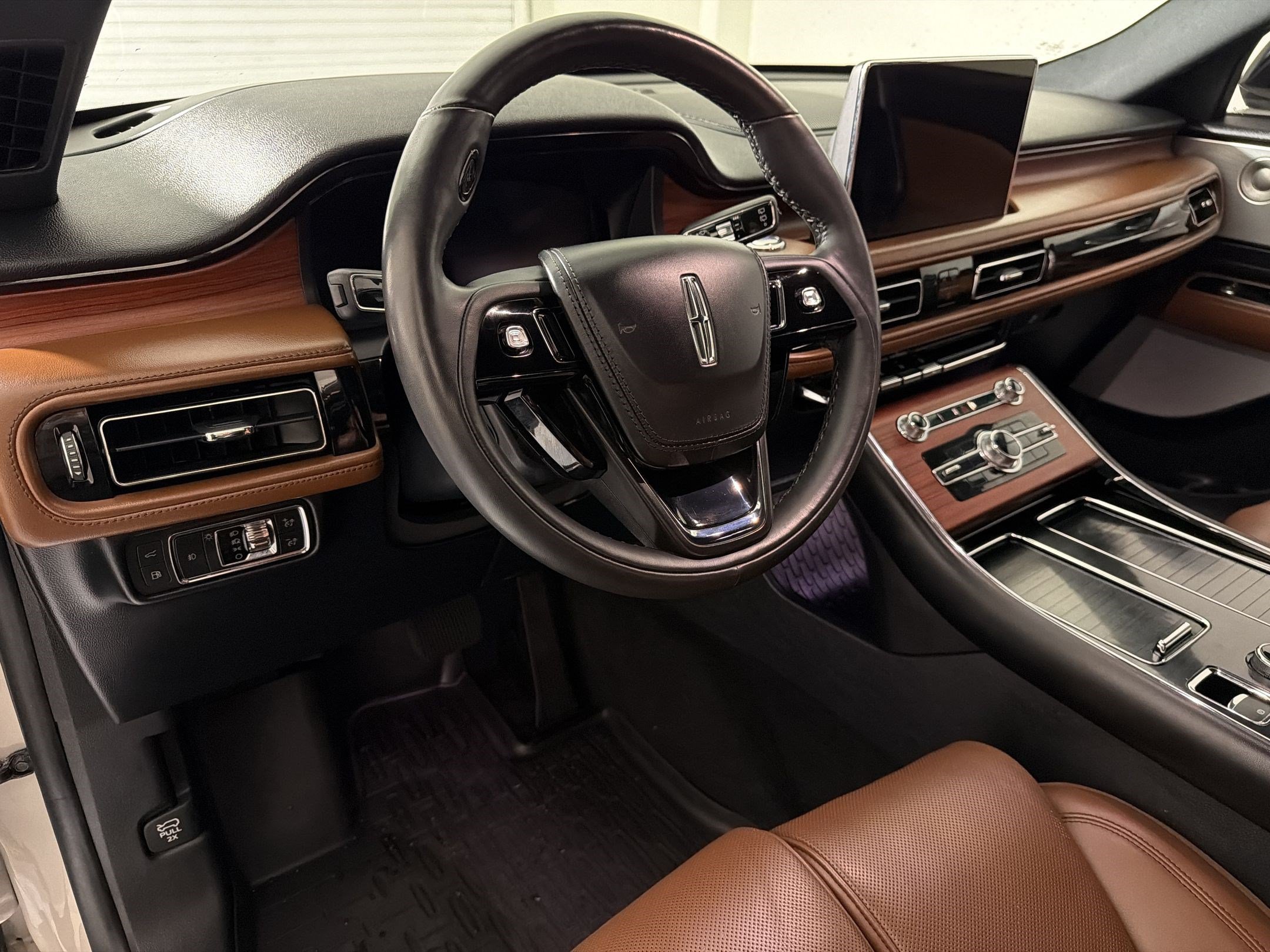 Used 2022 Lincoln Aviator Grand Touring w/ Equipment Group 301A AWD/4WD image 4