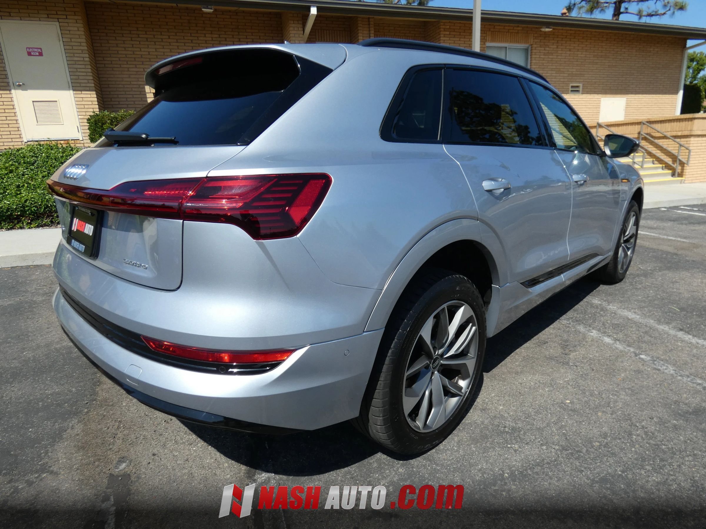 Used 2021 Audi e-tron Premium Plus AWD/4WD image 8