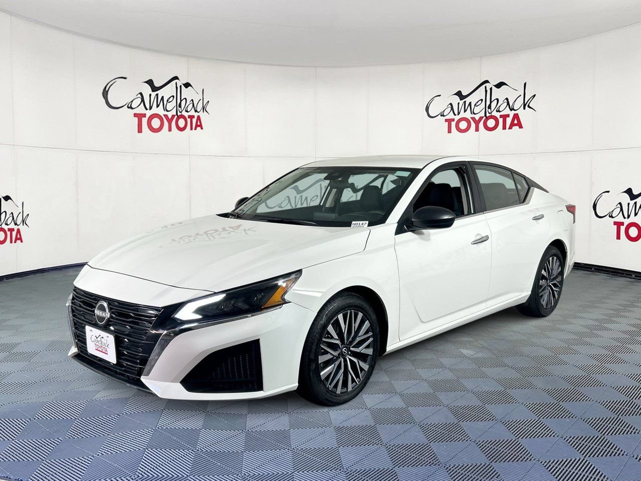 Used 2025 Nissan Altima 2.5 SV FWD image 2