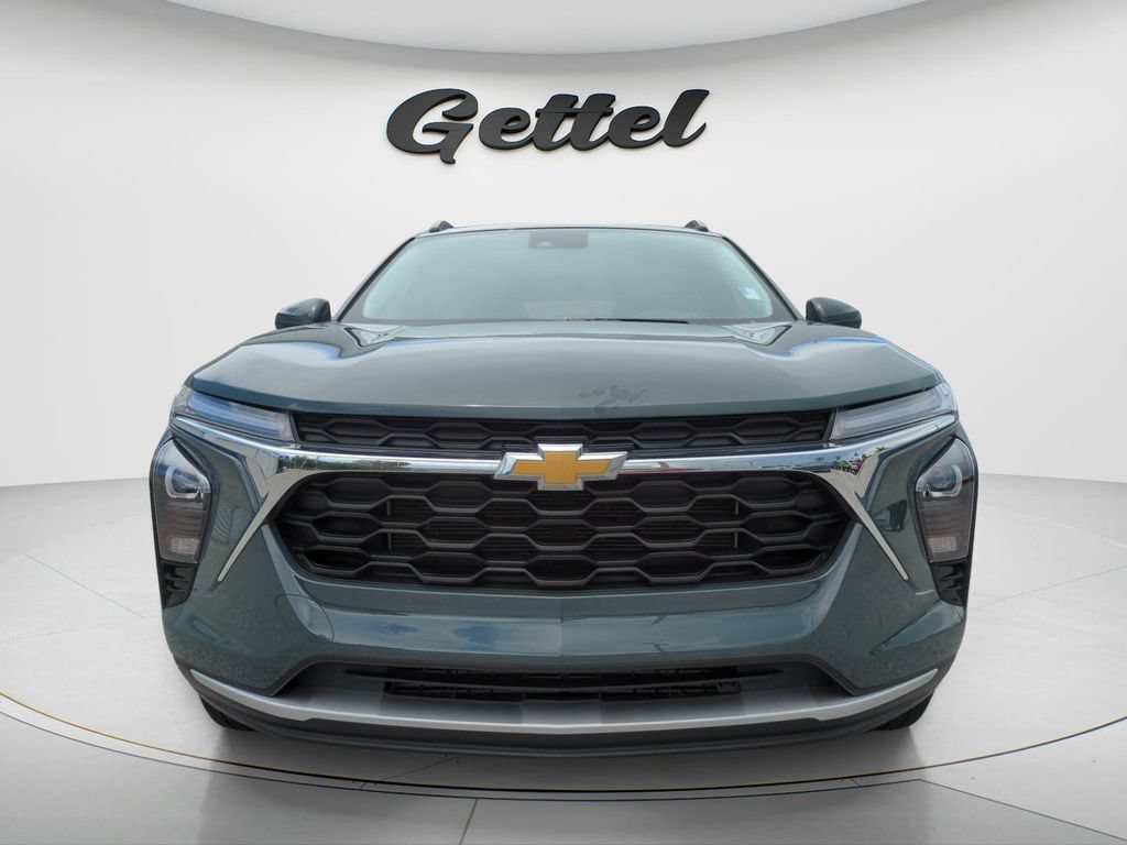 Used 2025 Chevrolet Trax LT w/ Driver Confidence Package FWD video 2