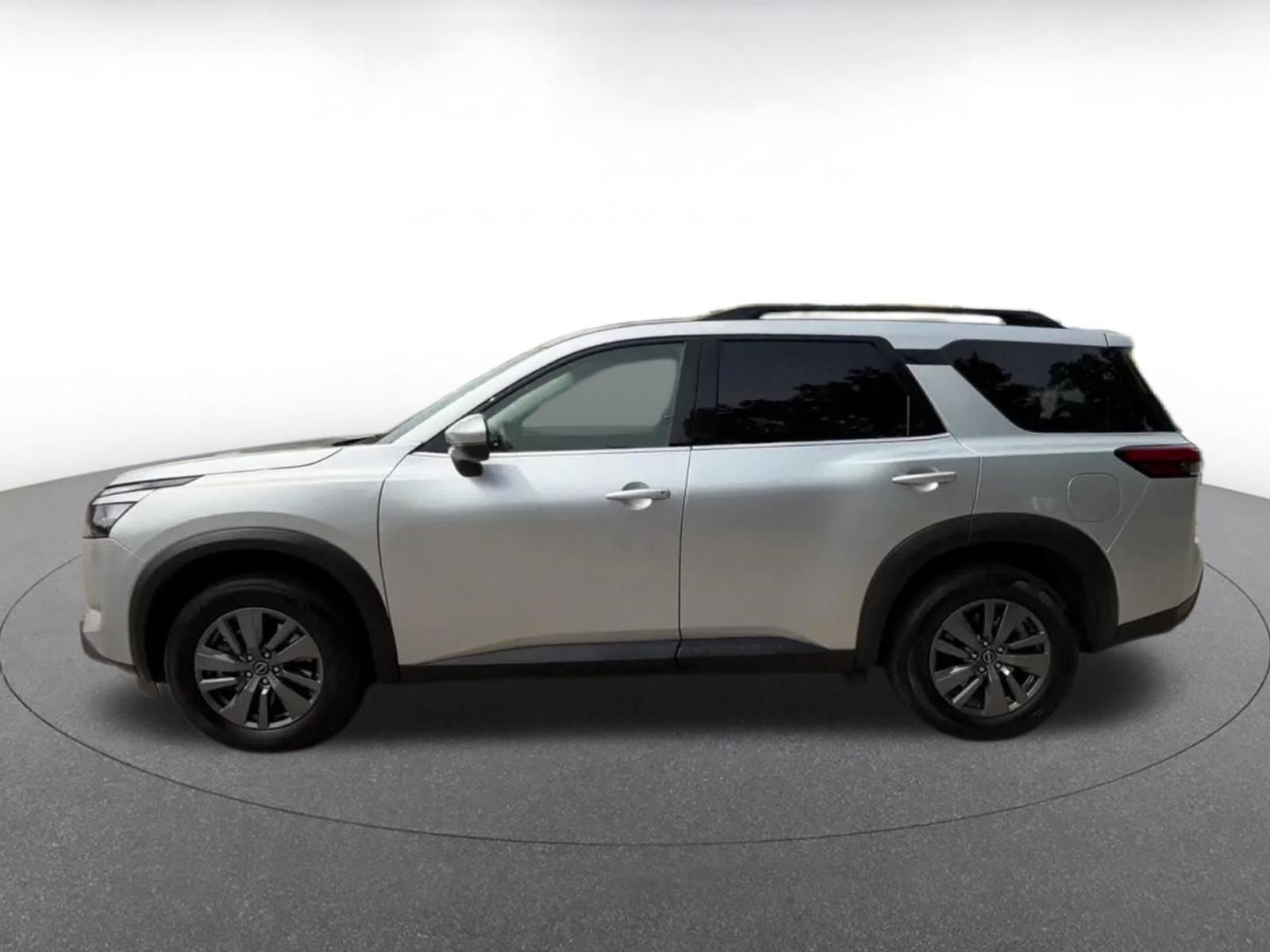 Used 2025 Nissan Pathfinder SV FWD image 9