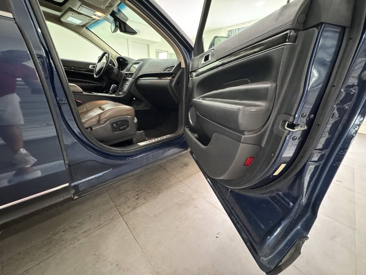 Used 2017 Lincoln MKT FWD image 26