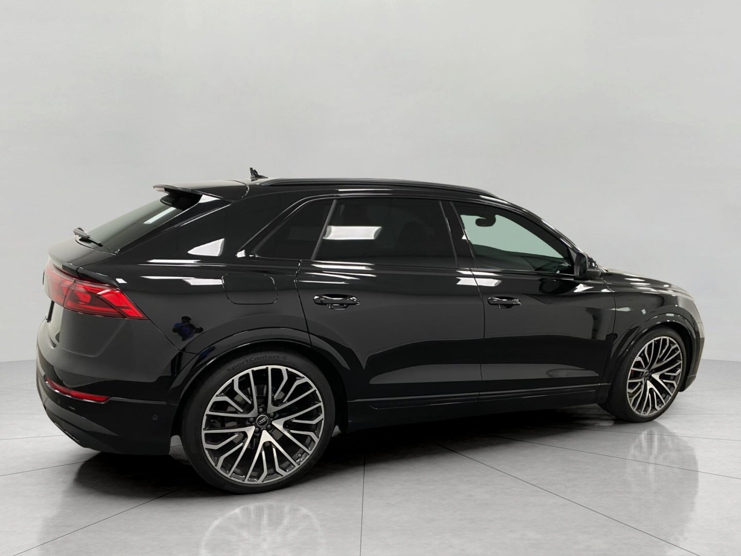 Used 2024 Audi SQ8 Prestige AWD/4WD image 2