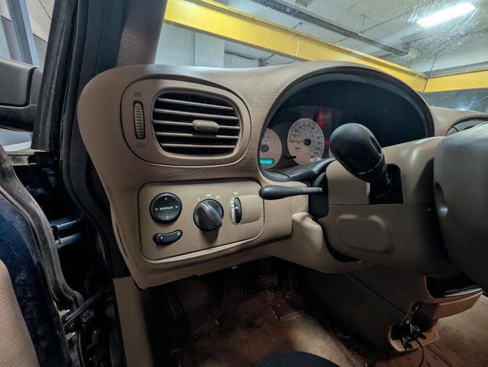 Used 2002 Dodge Caravan SE FWD image 33