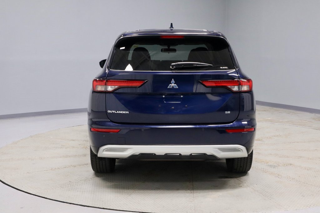Used 2022 Mitsubishi Outlander SE image 12
