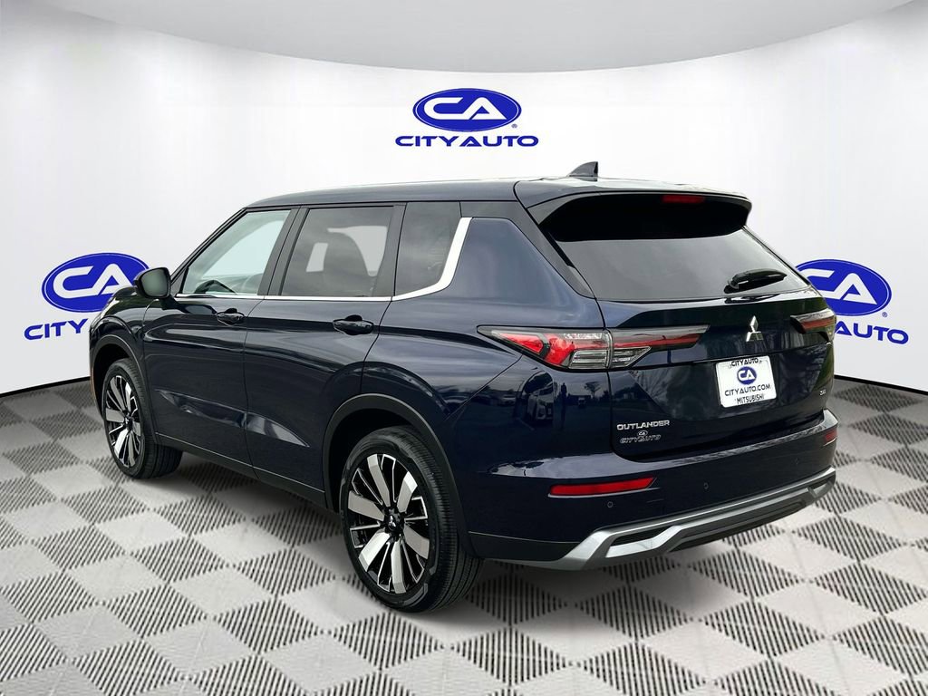 Used 2025 Mitsubishi Outlander SE image 6