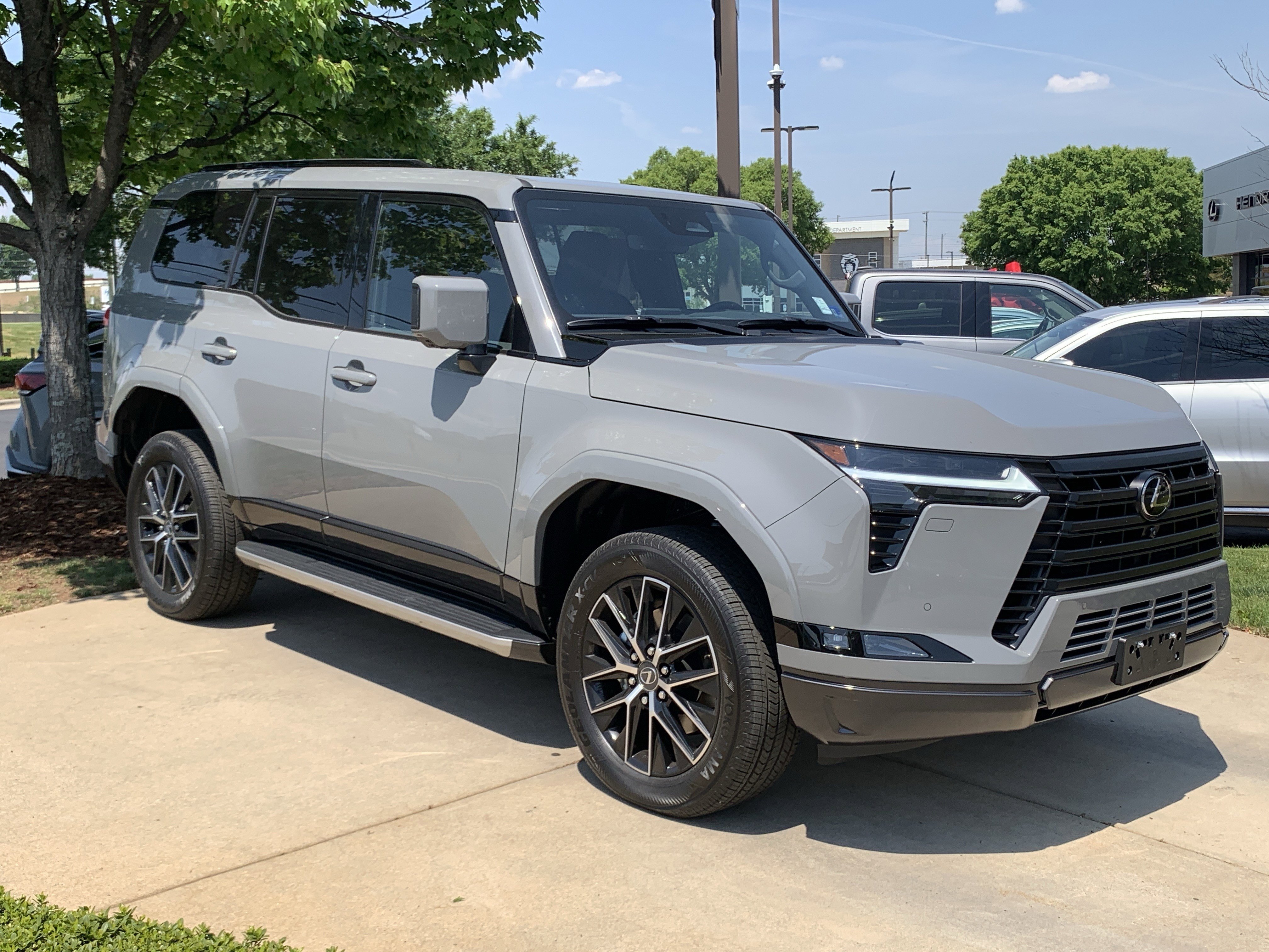 Used 2026 Lexus GX 550 AWD/4WD image 2