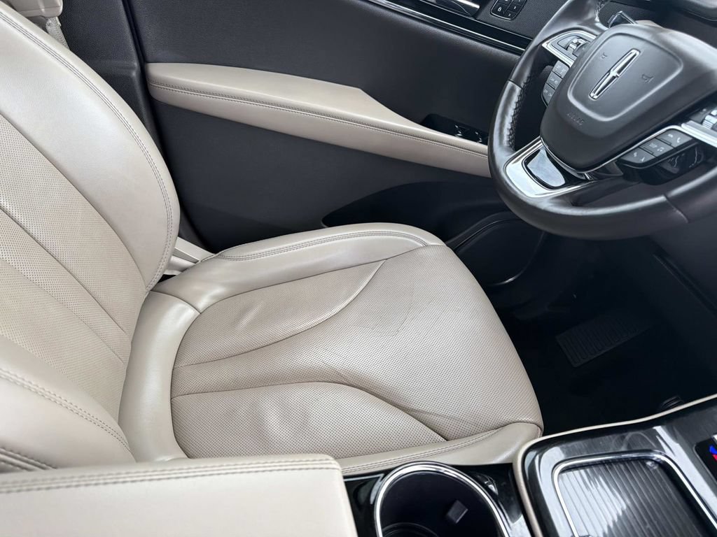 Certified 2023 Lincoln Nautilus Reserve FWD image 12