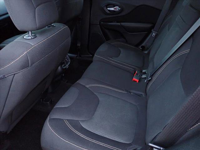 Used 2016 Jeep Cherokee Latitude image 8