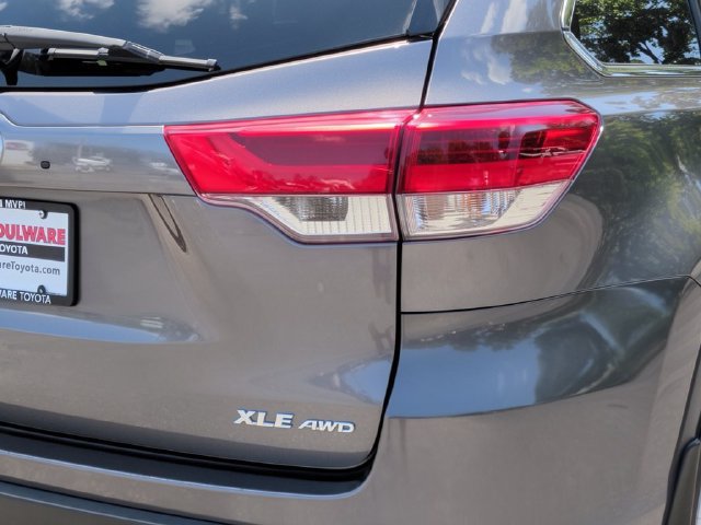 Used 2017 Toyota Highlander XLE AWD/4WD image 10