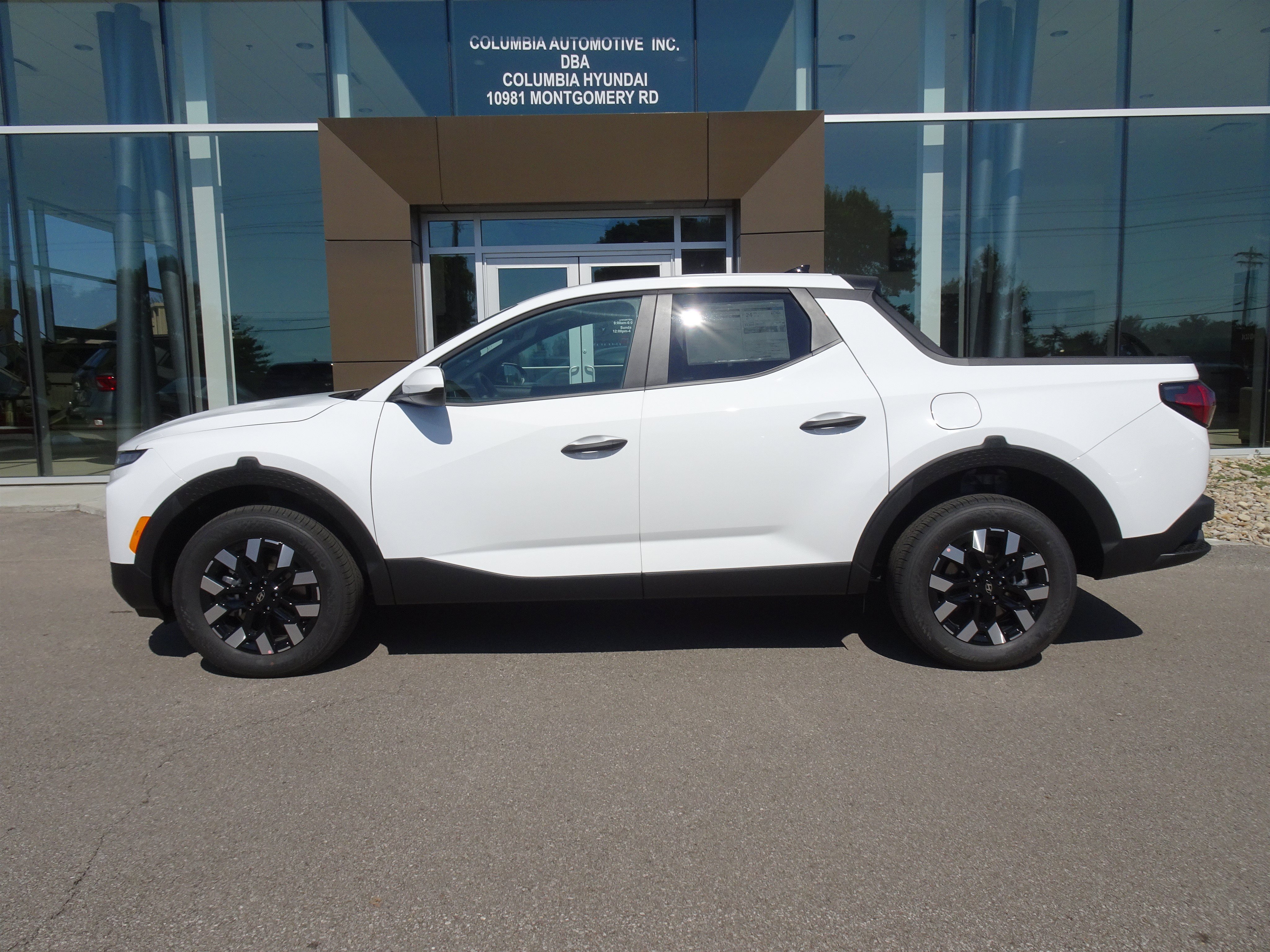 New 2027 Hyundai Santa Cruz SE AWD/4WD image 2