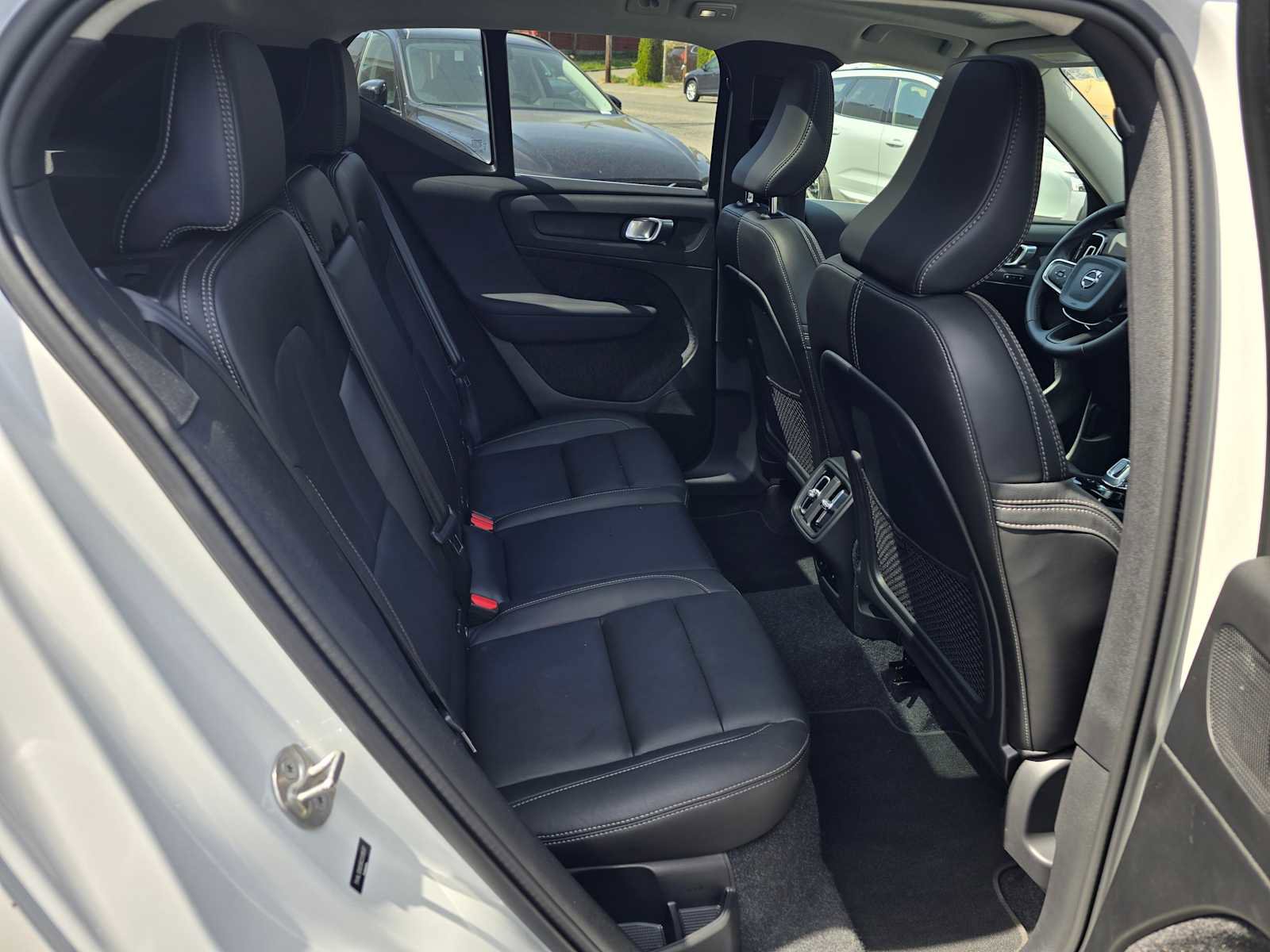 Certified 2024 Volvo XC40 B5 Plus image 12