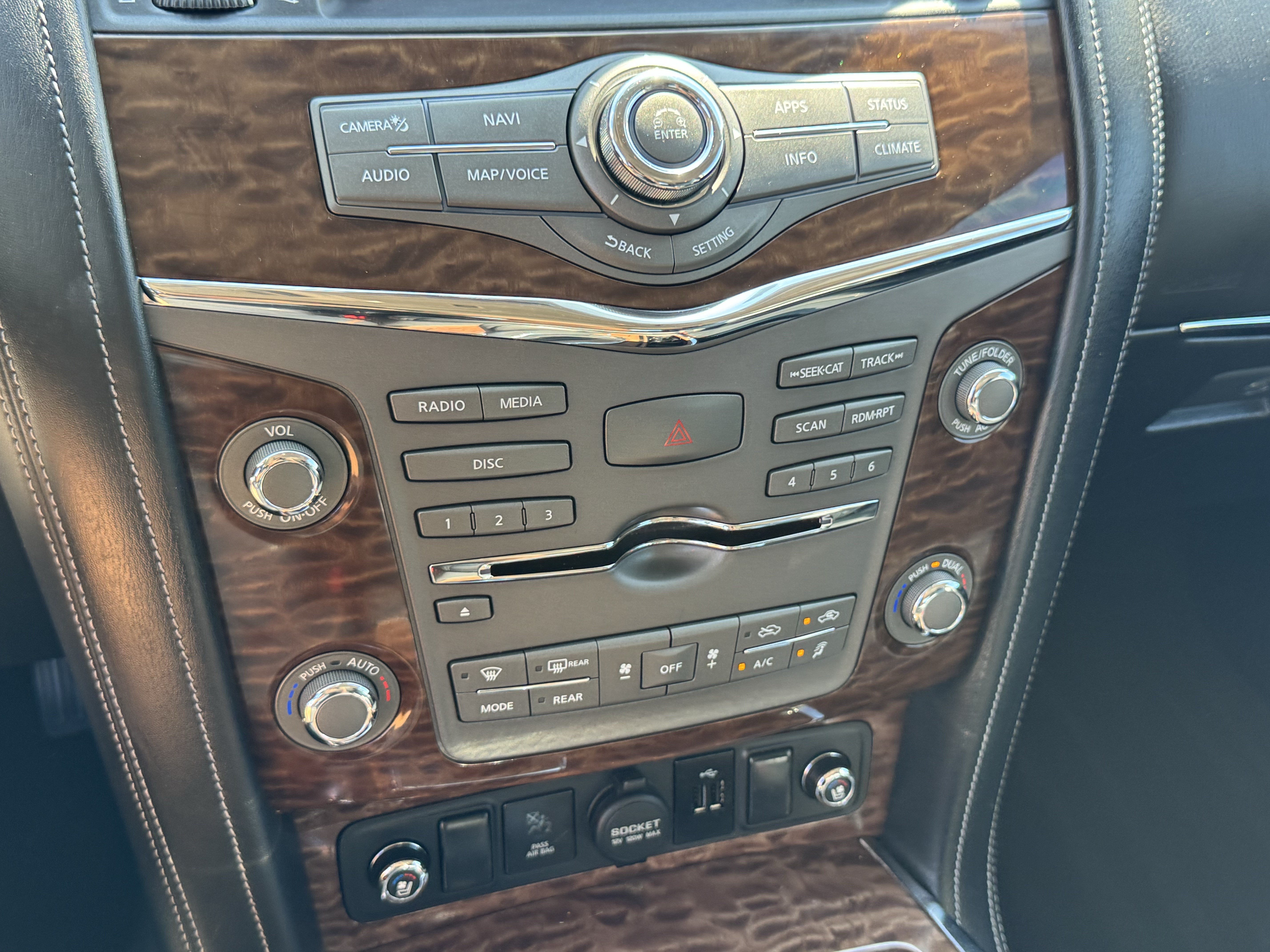 Used 2020 Nissan Armada Platinum w/ Captain's Chairs Package RWD image 17