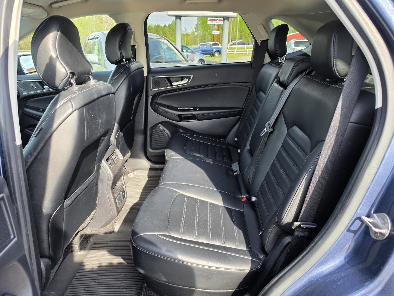 Used 2019 Ford Edge SEL w/ Equipment Group 201A AWD/4WD image 4