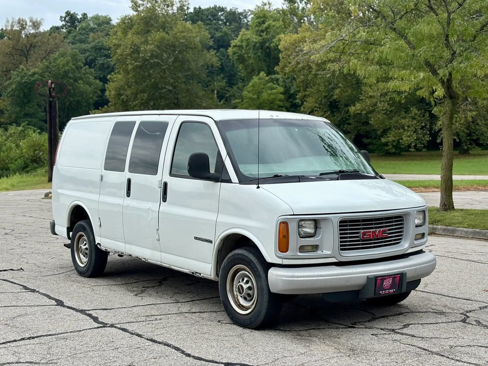 Used 2001 GMC Savana 2500 RWD image 3