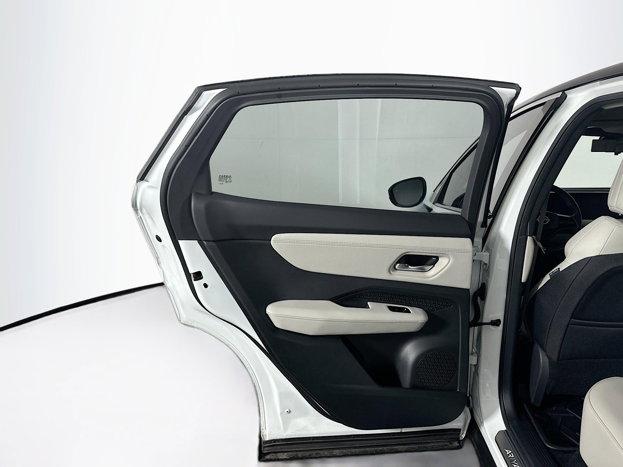 Used 2023 Nissan Ariya FWD image 27