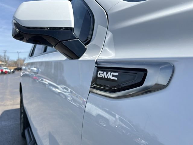 Used 2023 GMC Yukon AT4 w/ Technology Package AWD/4WD image 22