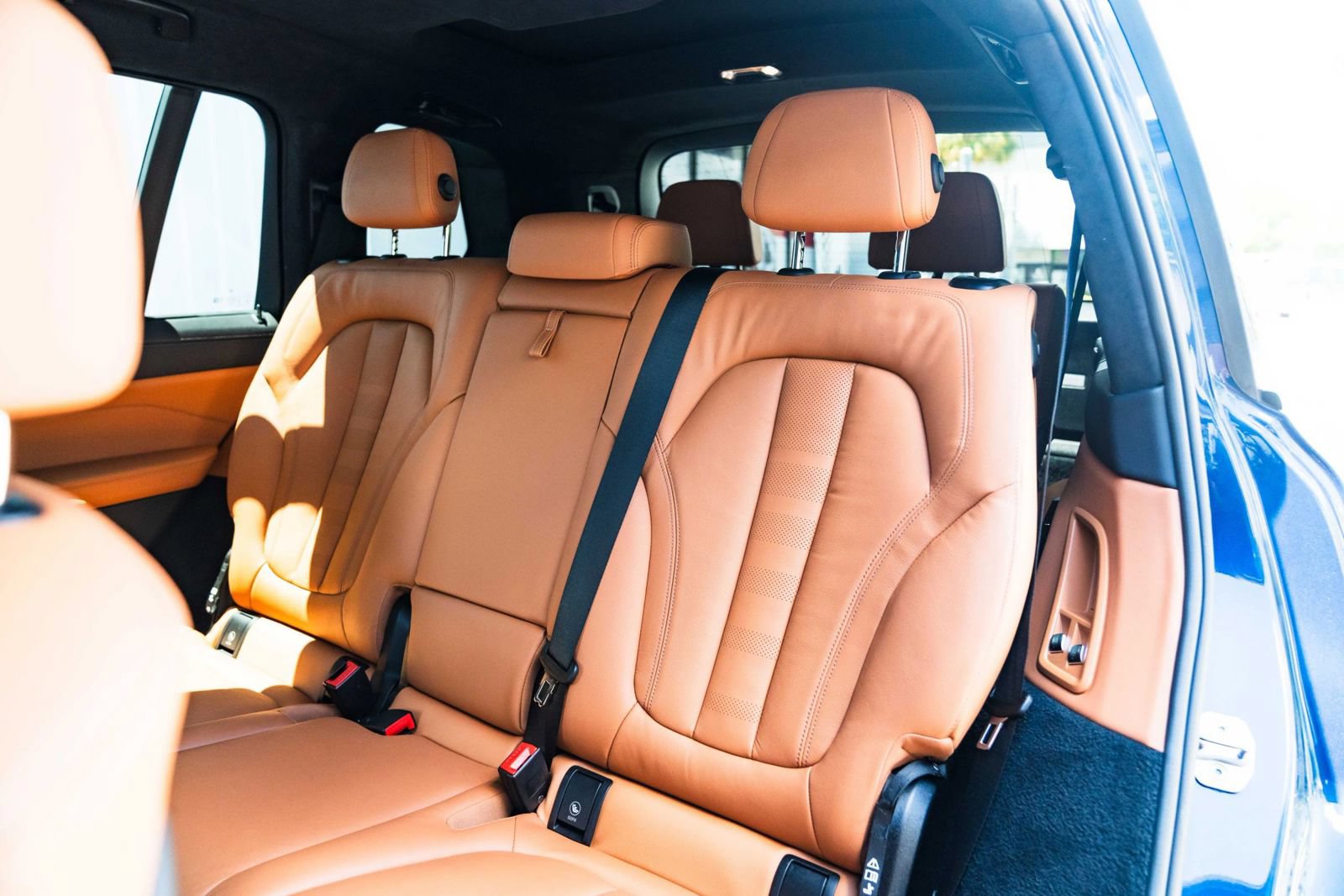 Used 2022 BMW X7 xDrive40i w/ M Sport Package AWD/4WD image 18