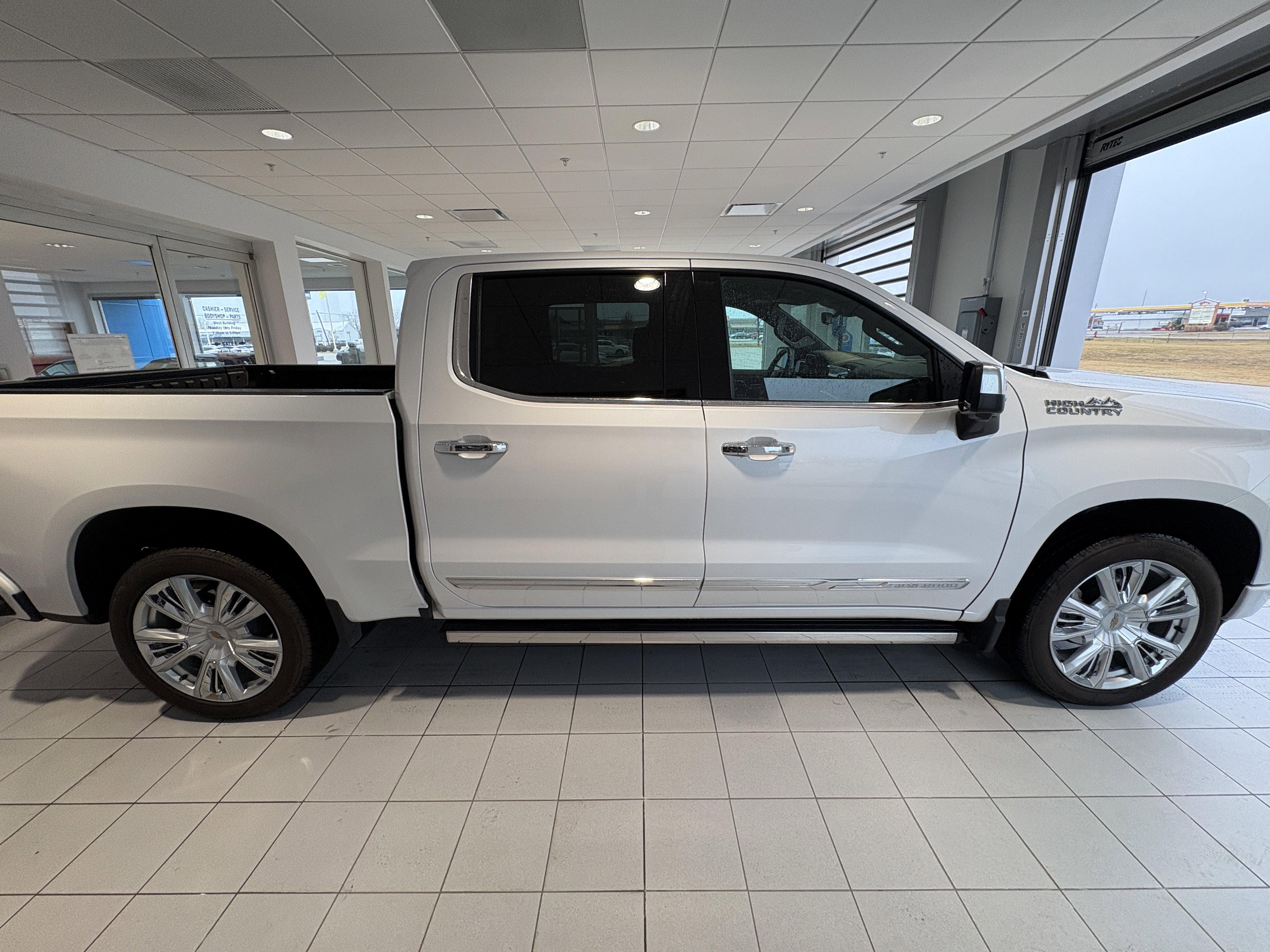 Used 2025 Chevrolet Silverado 1500 High Country image 6