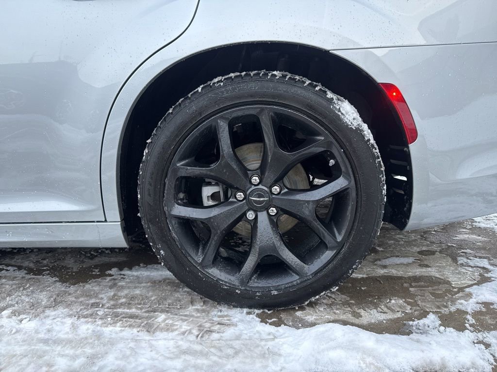 Used 2022 Chrysler 300 S w/ Safetytec Plus Group image 49