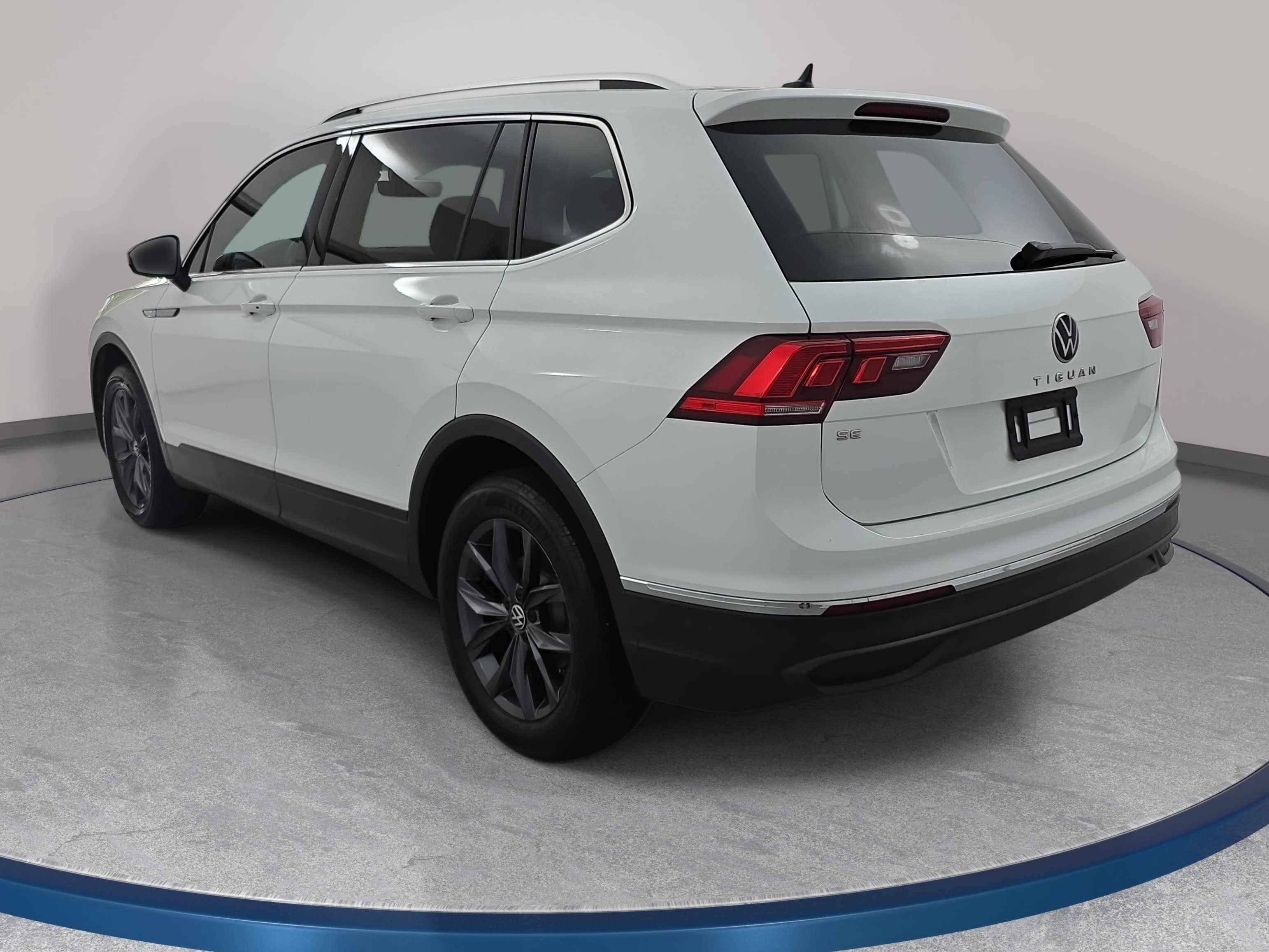 Used 2023 Volkswagen Tiguan SE FWD image 7