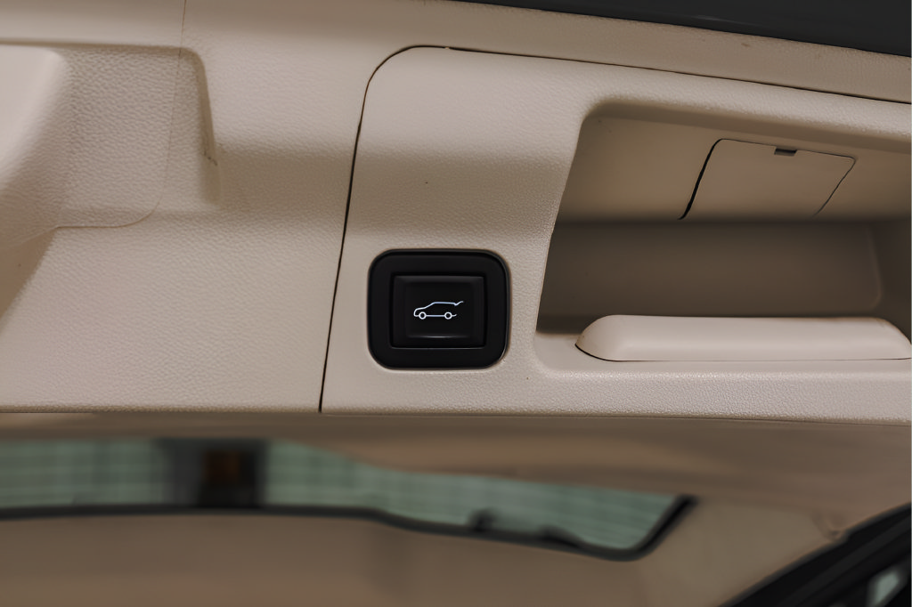 Used 2023 GMC Acadia Denali AWD/4WD image 40