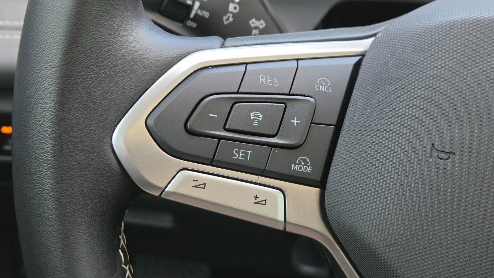 Certified 2026 Volkswagen Tiguan SE AWD/4WD image 24