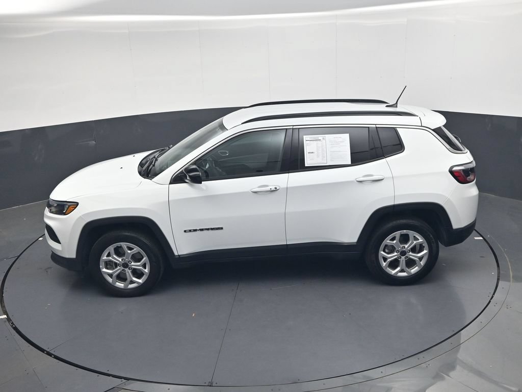 Used 2025 Jeep Compass Latitude AWD/4WD image 29