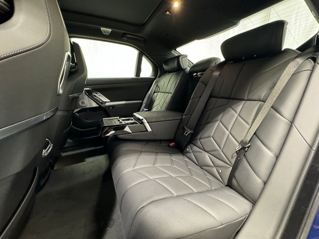 New 2026 BMW i7 xDrive60 w/ Executive Package AWD/4WD image 19