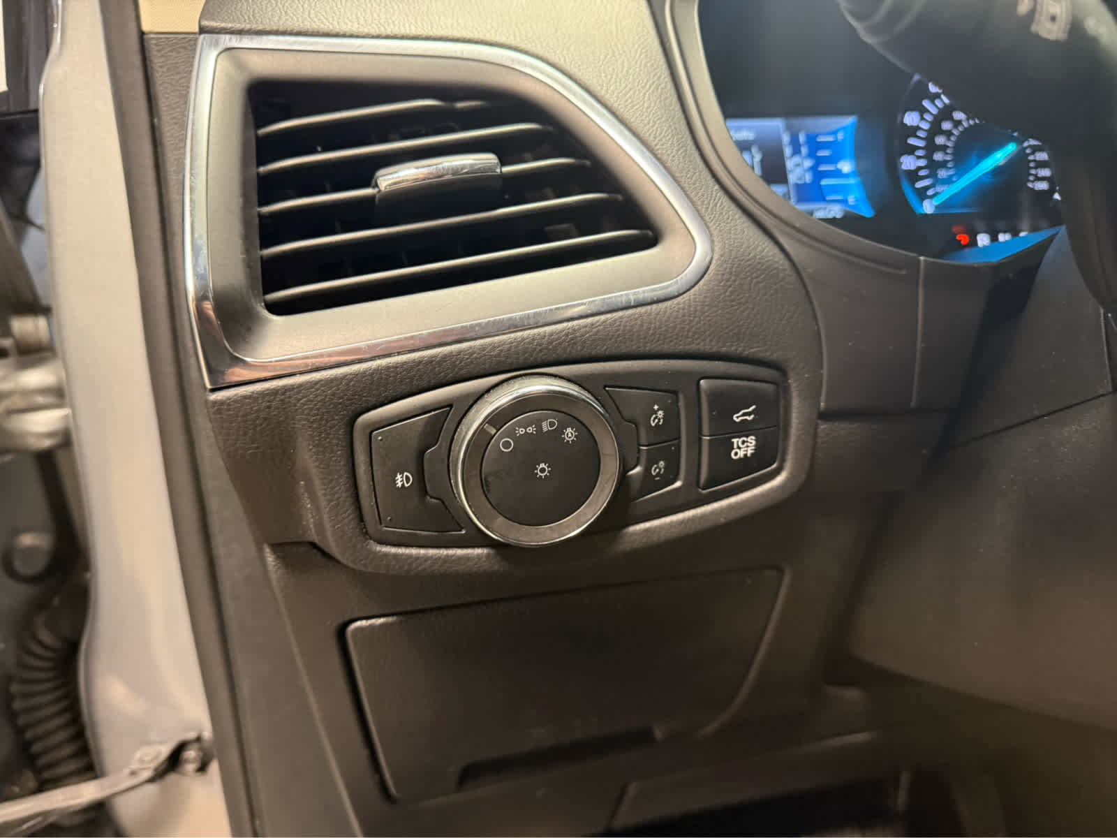 Used 2024 Ford Edge SEL image 11