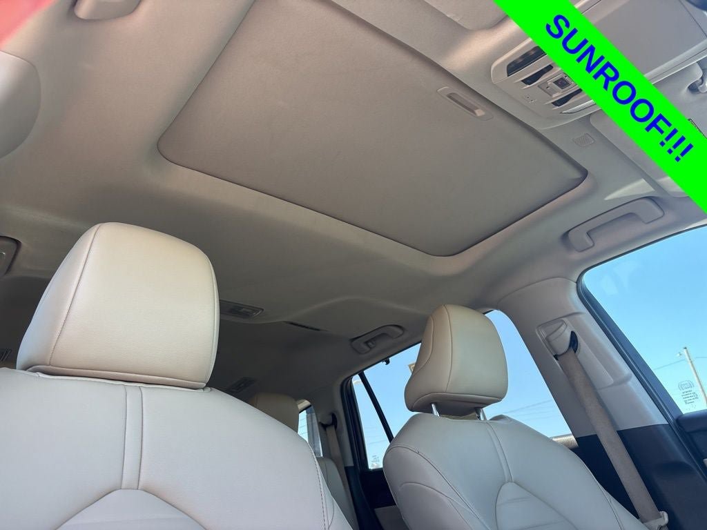 Used 2022 Toyota Highlander XLE AWD/4WD image 2