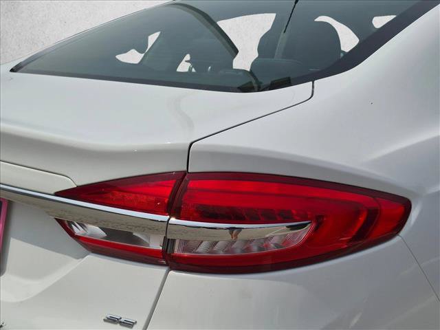 Used 2017 Ford Fusion SE FWD image 14