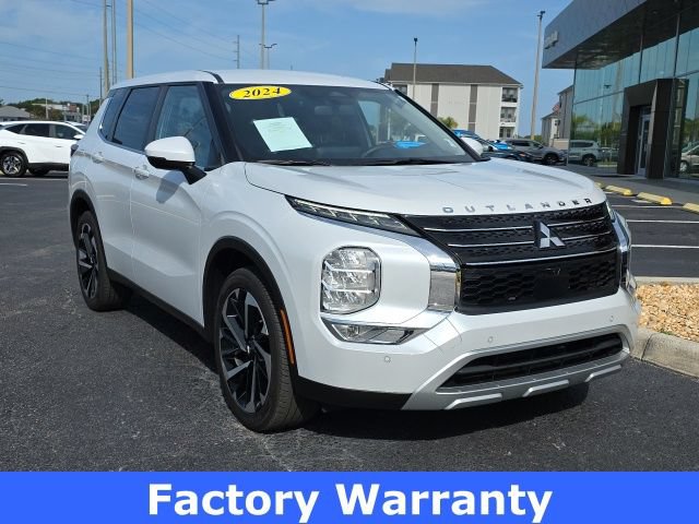 Used 2024 Mitsubishi Outlander SE FWD image 1