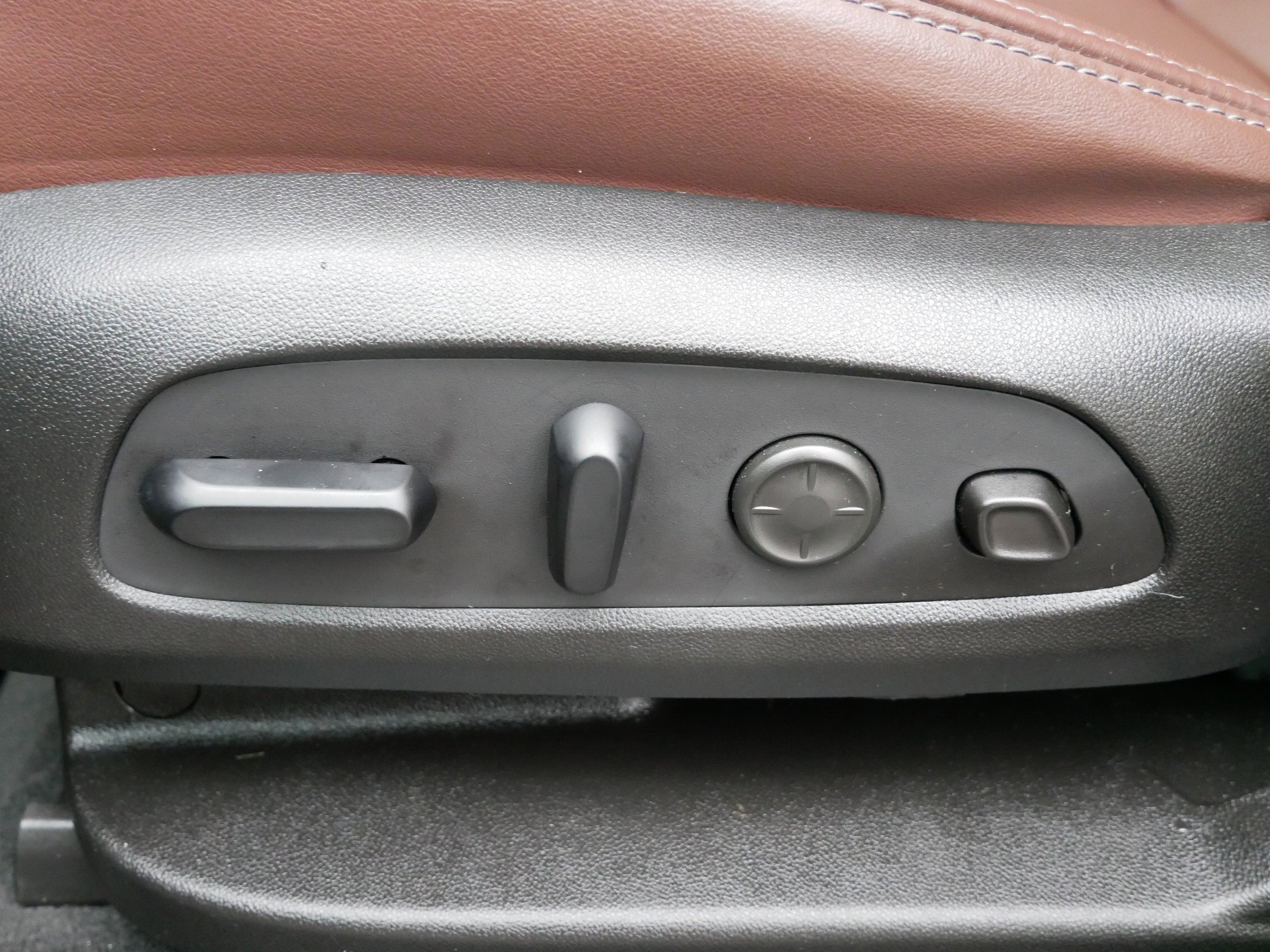 Certified 2021 Buick Enclave Avenir w/ Avenir Technology Package image 16