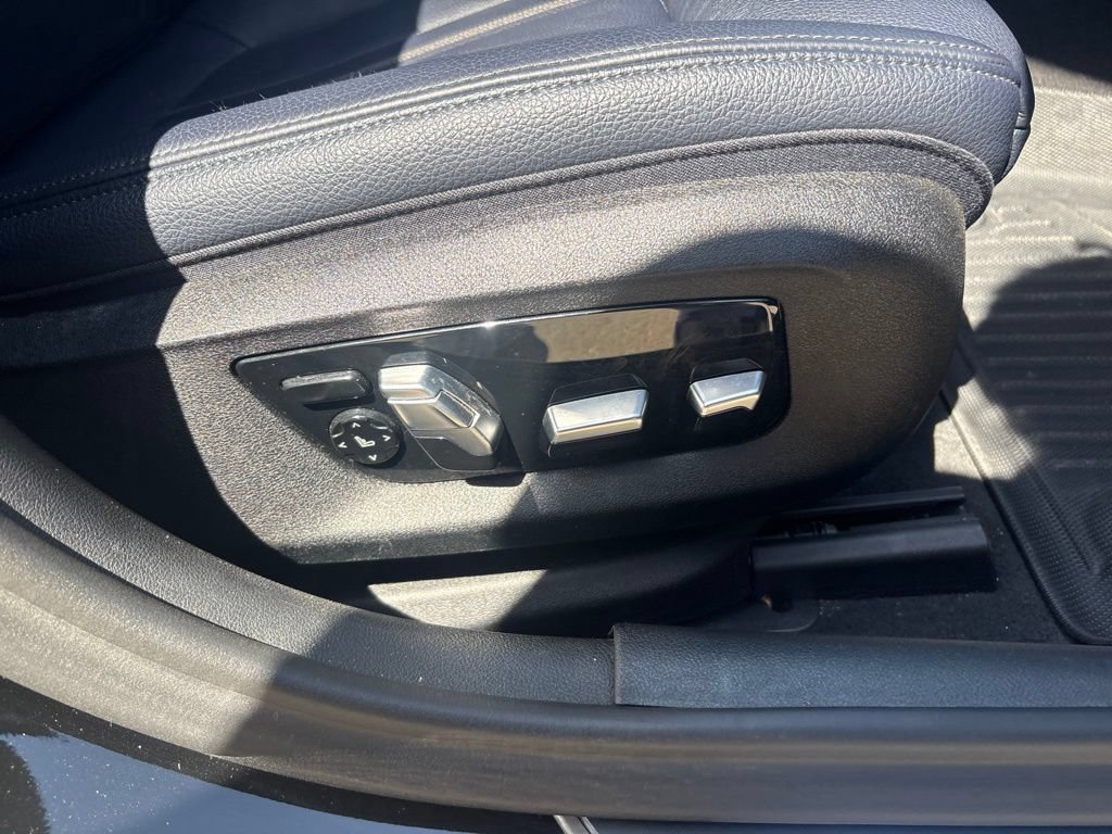 Used 2020 BMW M550i xDrive AWD/4WD image 29