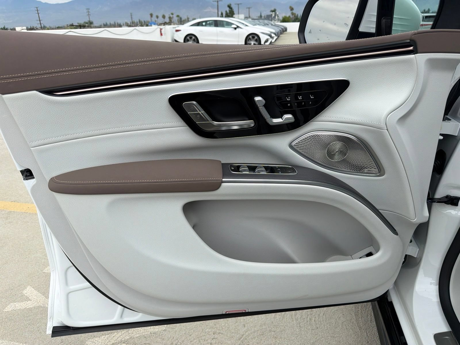 New 2027 Mercedes-Benz EQS 400 4MATIC SUV image 16