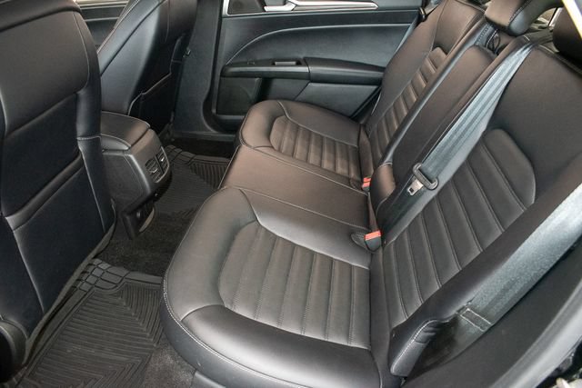 Used 2018 Ford Fusion SE w/ Fusion SE Technology Package FWD image 16