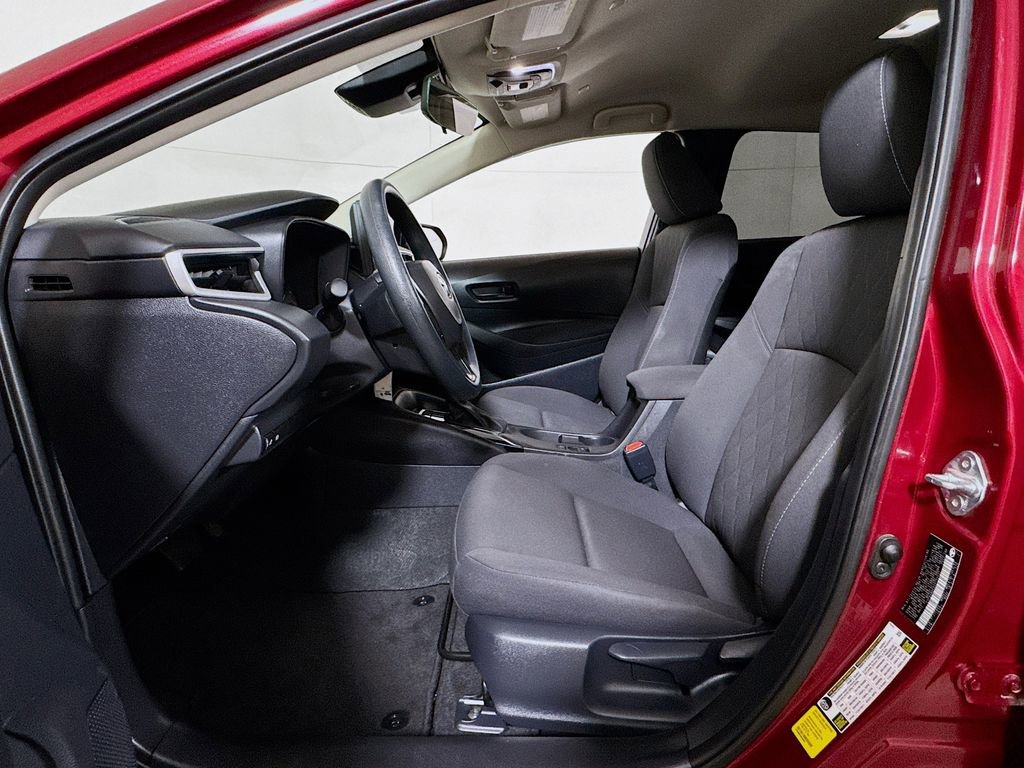 Used 2025 Toyota Corolla LE image 18