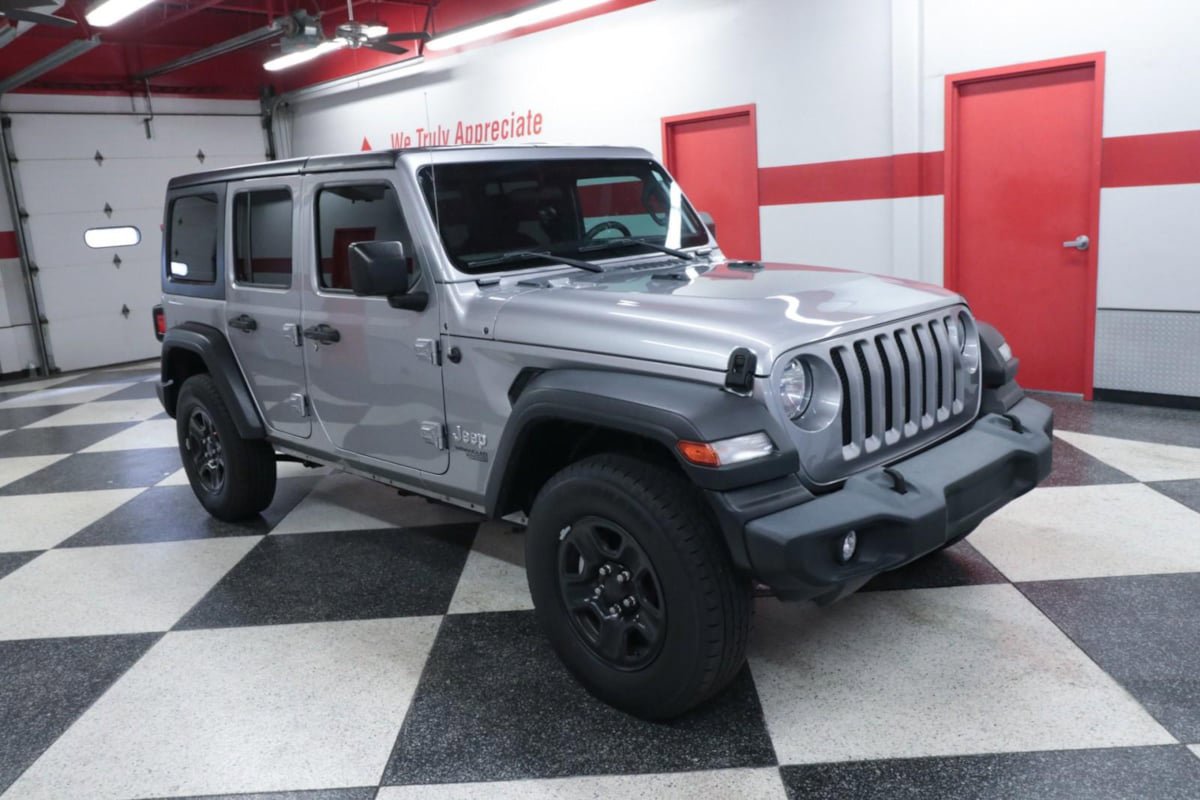 Used 2018 Jeep Wrangler Unlimited Sport image 3
