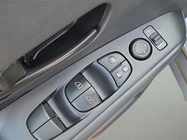 New 2025 Nissan Kicks Play S image 29