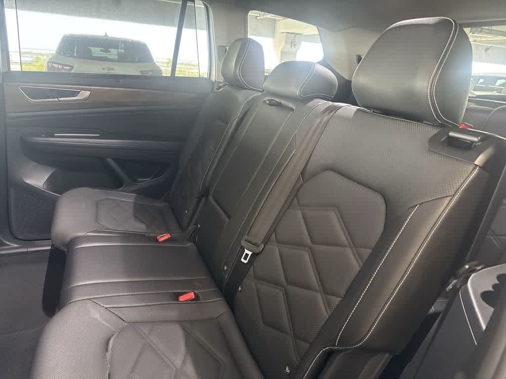 Used 2025 Volkswagen Atlas SE FWD image 21