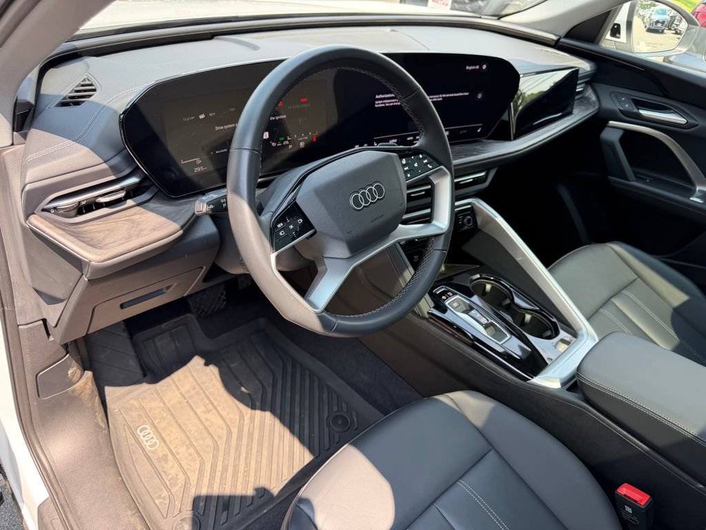 Used 2025 Audi Q5 Premium w/ Convenience Package AWD/4WD image 17