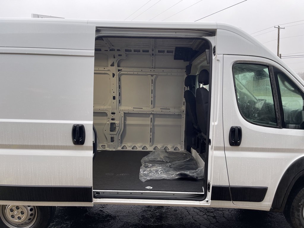 New 2025 RAM ProMaster 2500 w/ Premium Convenience Group FWD image 7