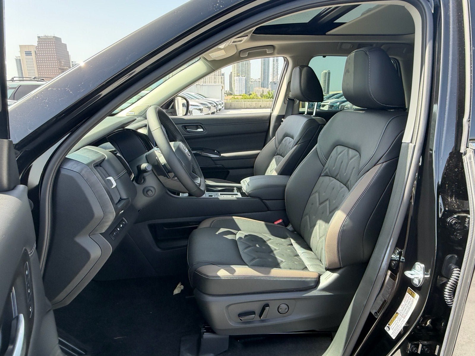 New 2026 Nissan Pathfinder Platinum w/ Cargo Package FWD image 5