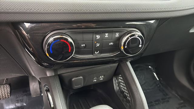 Used 2025 Chevrolet TrailBlazer LT AWD/4WD image 29