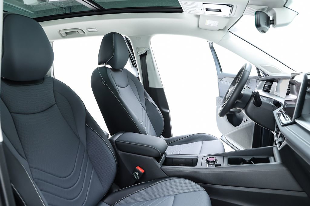 New 2026 Volkswagen Tiguan SE image 36