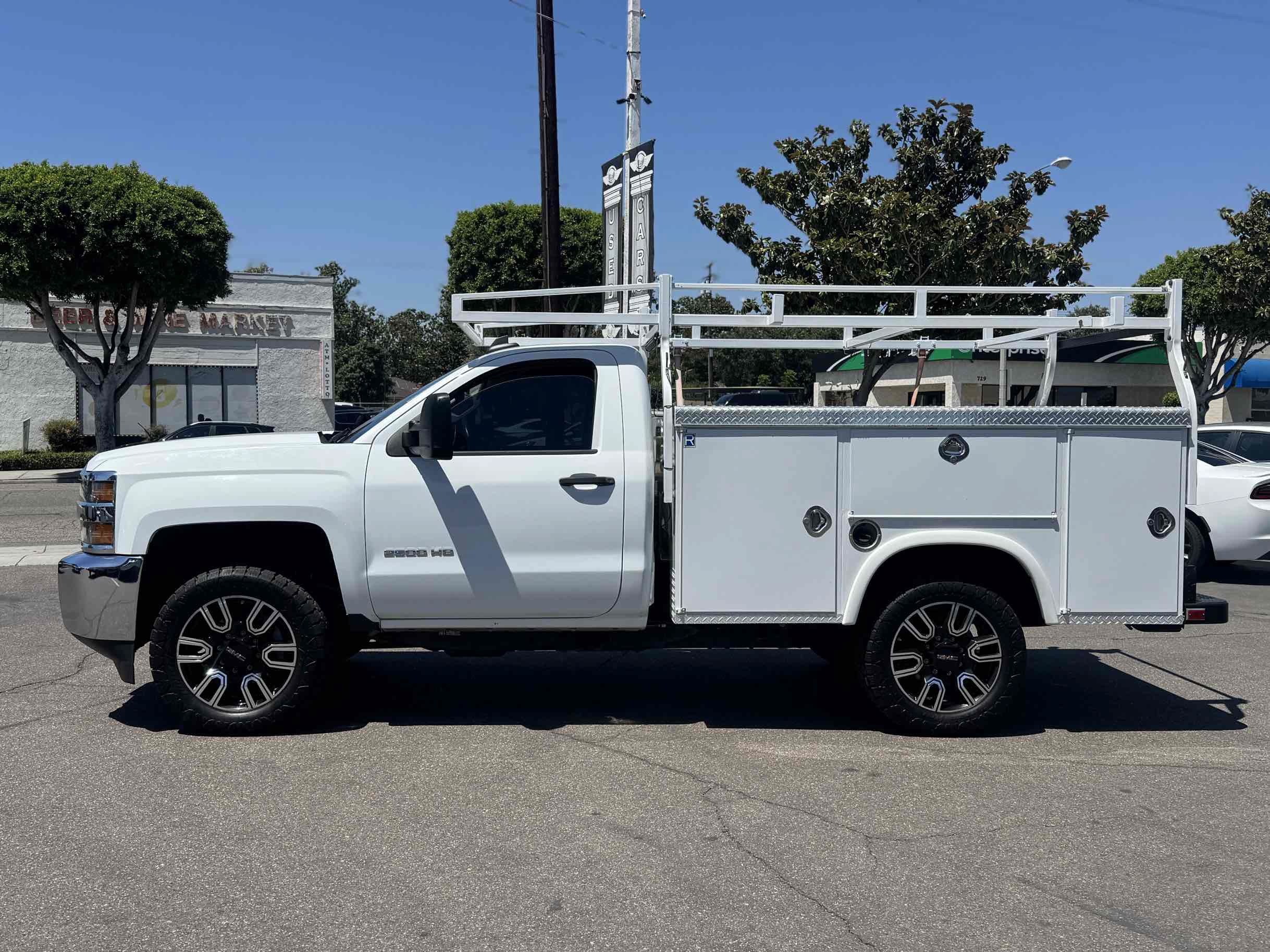 Used 2017 Chevrolet Silverado 2500 W/T RWD image 2
