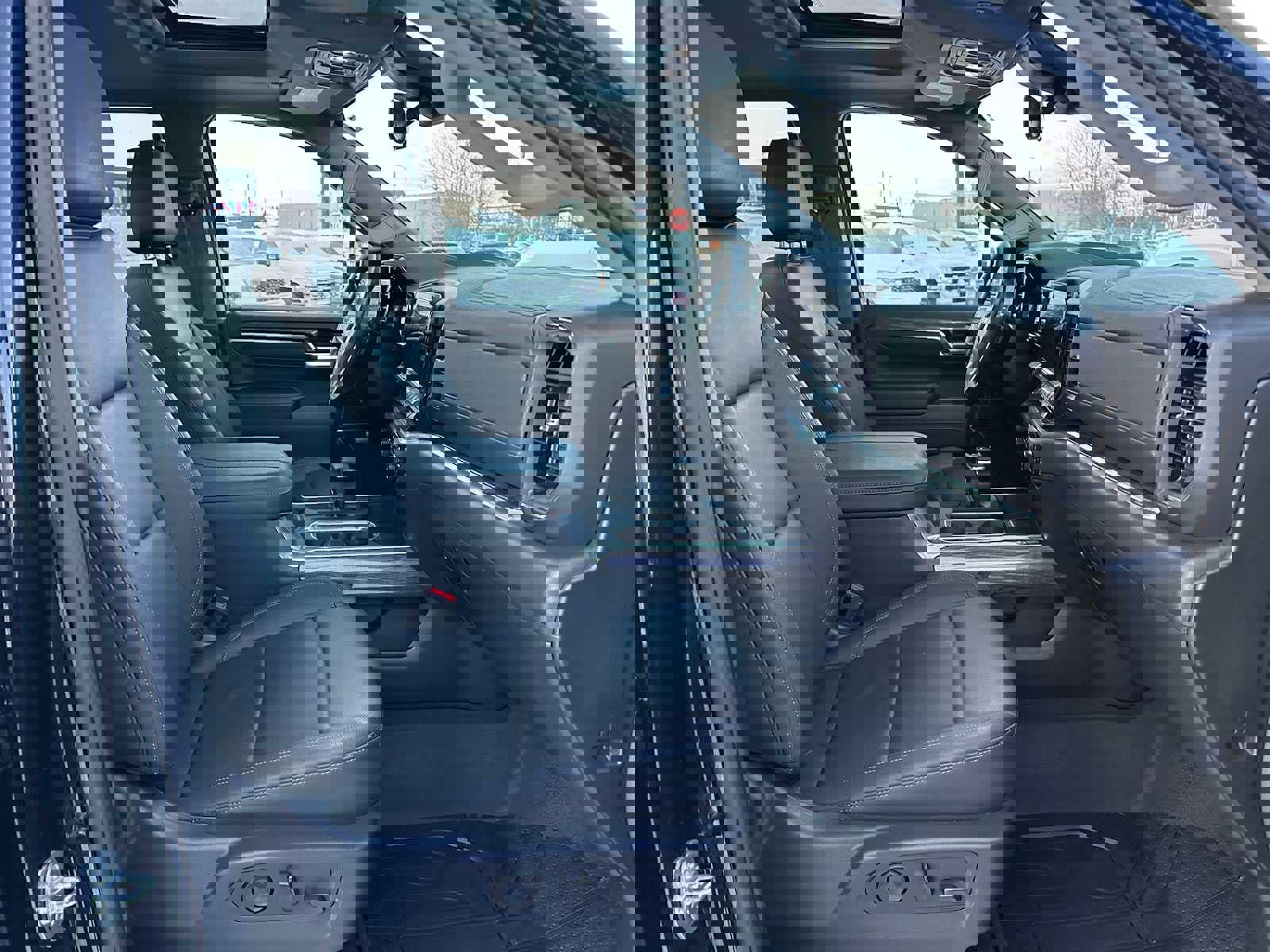 Used 2025 Chevrolet Silverado 1500 LTZ w/ LTZ Premium Package image 10